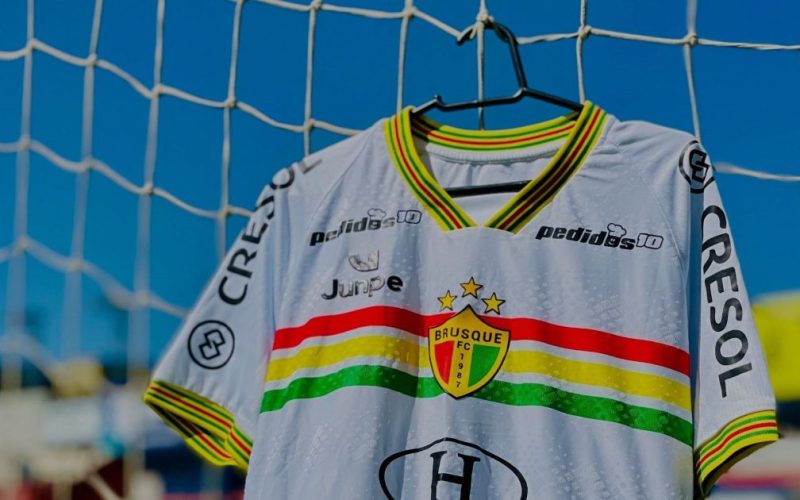 Brusque busca acesso enfrentando o Paysandu na última rodada da Série C; saiba onde assistir ao jogo