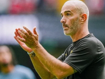 Enzo Maresca convoca jogadores do Manchester City para reunião após condenação por violações financeiras