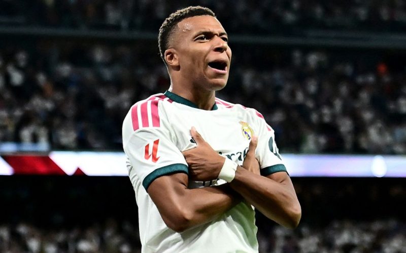 Mbappé se torna o jogador mais jovem a atingir 100 partidas na Champions League e supera Messi