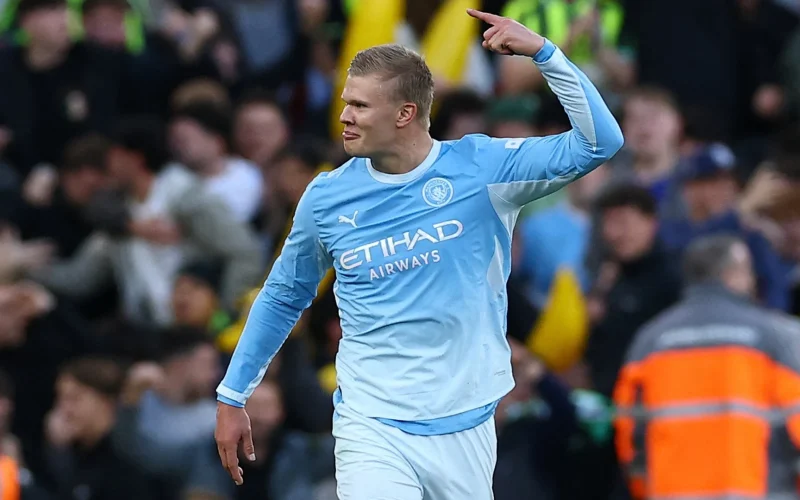 Manchester City goleia Liverpool por 3 a 0 e se mantém líder da Premier League