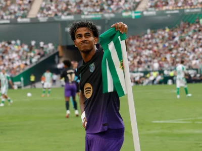 Barcelona aplica goleada no Betis e se isola na liderança da LaLiga com brilho de Gabriel Jesus e Lamine Yamal
