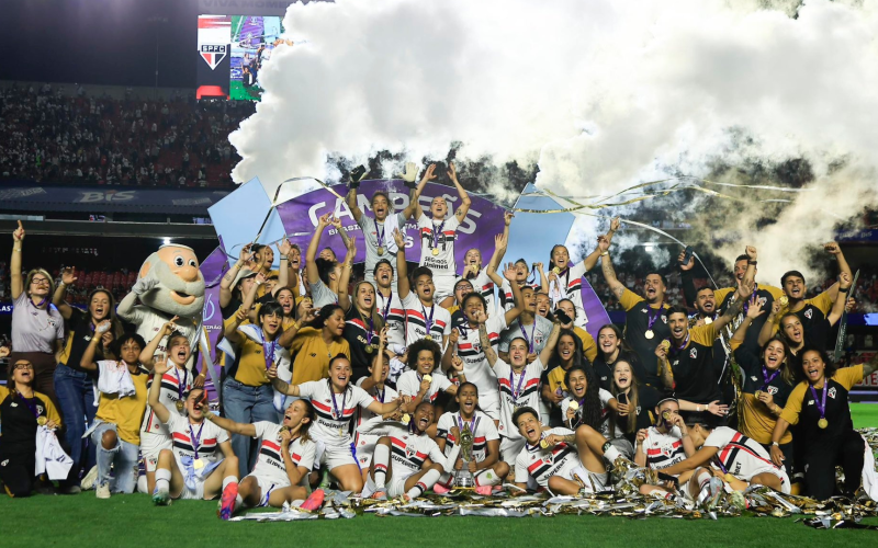 São Paulo entra em campo para as quartas da Copa do Brasil Feminina contra o Bahia após conquistar o Brasileirão