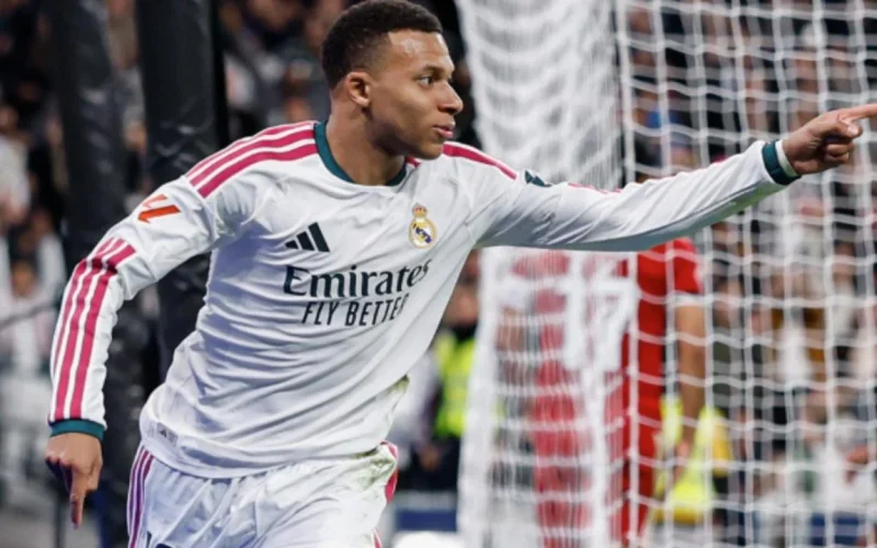 Mbappé brilha com dois gols, e Real Madrid domina Sevilla pela La Liga com vitória de 4 a 1