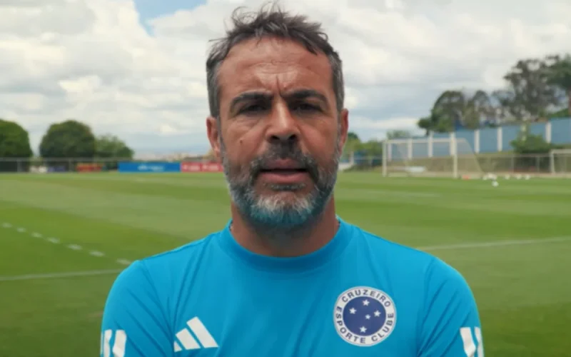Artur Jorge elogia Paulinho e destaca importância do novo executivo para o Cruzeiro na luta pelo G4 do Brasileirão