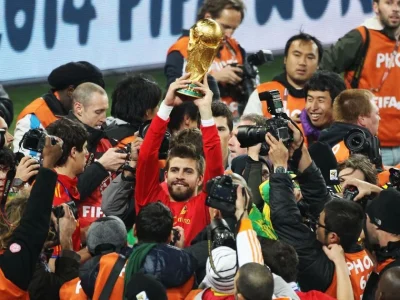 Piqué defende presença de estrangeiros no futebol e destaca evolução dos jogadores locais: “Aumentam o nível”
