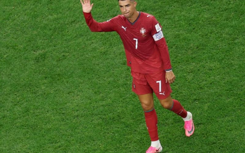 Cristiano Ronaldo é punido com 30 dias de suspensão por abandonar a seleção portuguesa após desentendimento com Jorge Jesus