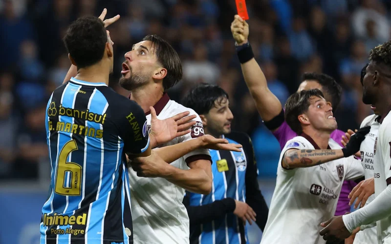Futebol Uruguaio Inova com Cartões Virtuais em Partida da Copa do Uruguai