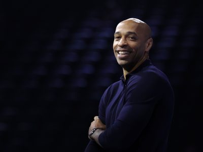 Thierry Henry busca transformar o futebol feminino com chuteiras personalizadas para jogadoras profissionais
