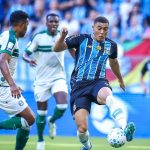 Coritiba e Grêmio se enfrentam em duelo decisivo contra rebaixamento no Brasileirão; veja as probabilidades
