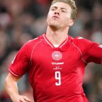 Rasmus Højlund emula Cristiano Ronaldo em gol pela Dinamarca contra Portugal na Nations League