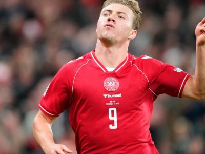 Rasmus Højlund emula Cristiano Ronaldo em gol pela Dinamarca contra Portugal na Nations League