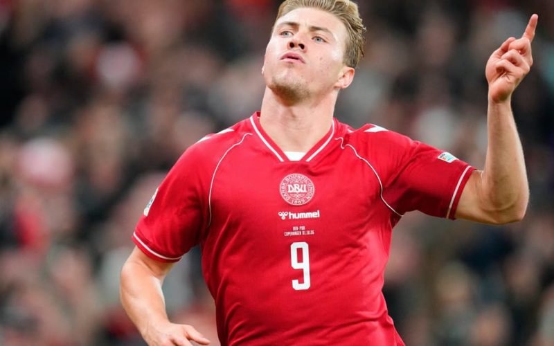 Rasmus Højlund emula Cristiano Ronaldo em gol pela Dinamarca contra Portugal na Nations League