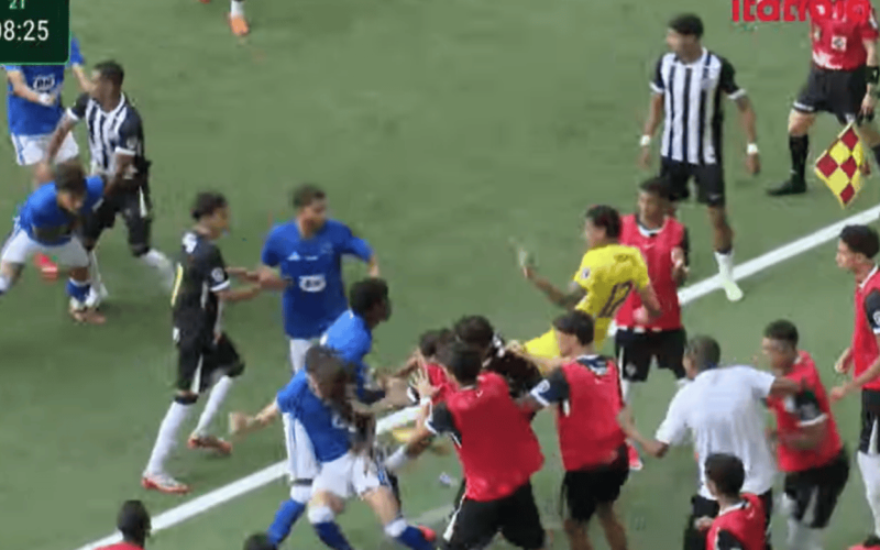 Pancadaria marca a final do Mineiro Sub-20 entre Atlético e Cruzeiro: cinco expulsos na Arena MRV