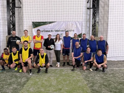 Futebol une médicos em torneio da Estetoscopa AMRIGS e promove integração no Dia do Médico