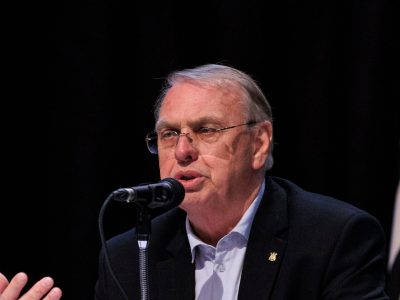 Stábile pressiona por acordo com a Caixa enquanto torcedores e organizadas pedem mudanças no Corinthians