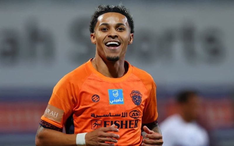 Lázaro brilha na Arábia Saudita com dois gols e consolida sua boa fase no Al-Fayha