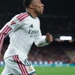 Mbappé abre o placar em clássico entre Barcelona e Real Madrid na La Liga