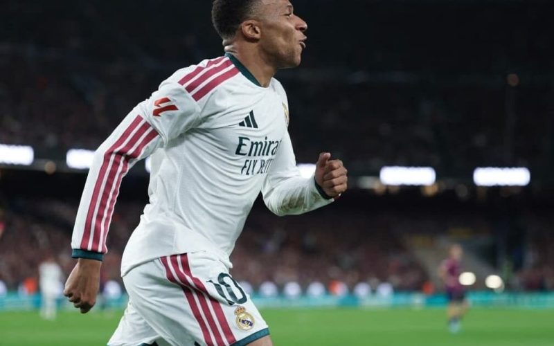 Mbappé abre o placar em clássico entre Barcelona e Real Madrid na La Liga