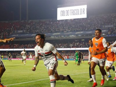 São Paulo supera o Vasco com gol de Artur e alimenta sonho de Libertadores no Brasileirão