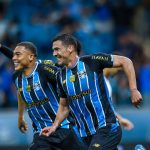 Grêmio supera o Athletico-PR, respira na tabela e complica situação do Corinthians na briga contra o rebaixamento
