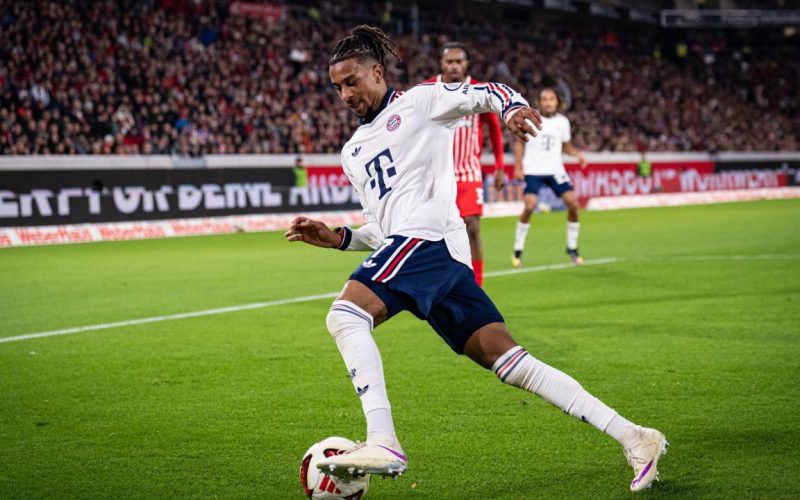 Bayern de Munique vence Freiburg e recupera liderança invicta da Bundesliga com um gol de Olise nos acréscimos