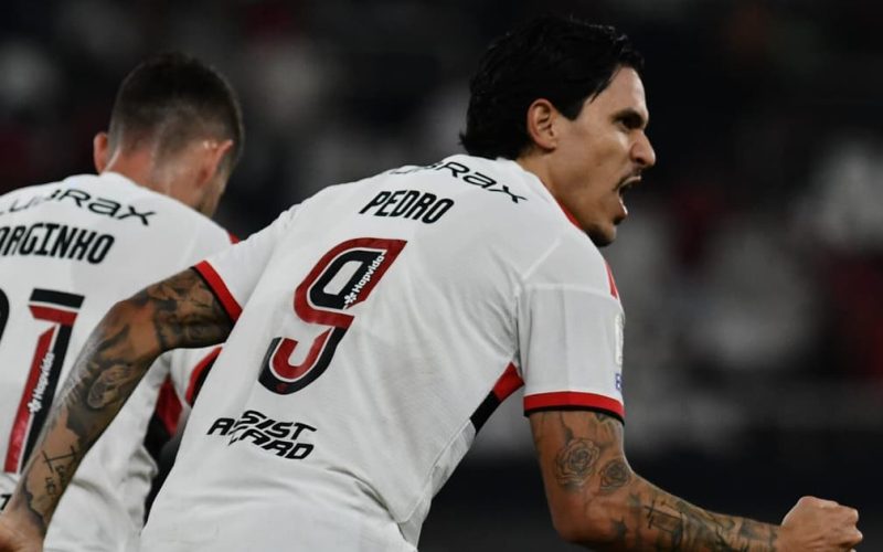 Flamengo goleia Vasco por 4 a 1 e se consolida na liderança do Brasileirão