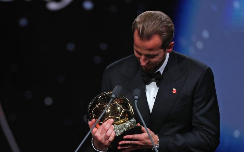 Harry Kane leva a Bola de Ouro e se torna o primeiro inglês premiado desde 2001 com temporada histórica pelo Bayern de Munique