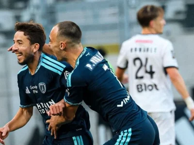Paris FC derrota Rennes em jogo emocionante com golaço de bicicleta e hat-trick de pênaltis