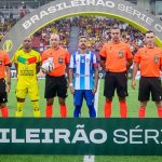 Brusque e Paysandu têm jogo da Série C adiado após quase duas horas de paralisação por problemas de segurança na arquibancada visitante