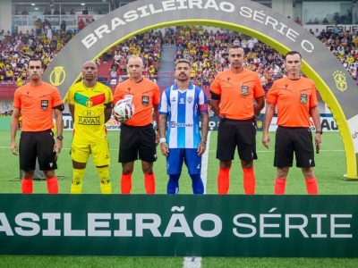 Brusque e Paysandu têm jogo da Série C adiado após quase duas horas de paralisação por problemas de segurança na arquibancada visitante