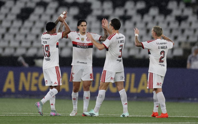 Pedro brilha no Fla com 2 gols contra o Vasco e se junta a Mikael como artilheiro do Brasil em 2026