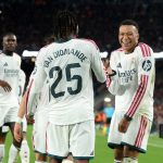 Mbappé brilha com dois gols e Real Madrid derrota Barcelona, interrompendo a invencibilidade no Campeonato Espanhol