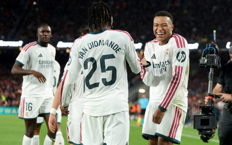 Mbappé brilha com dois gols e Real Madrid derrota Barcelona, interrompendo a invencibilidade no Campeonato Espanhol