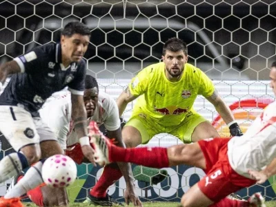 Remo empata com Bragantino, mas continua na luta contra o rebaixamento no Brasileirão