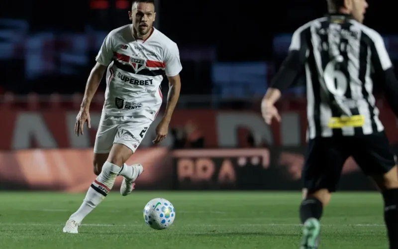 Gabigol brilha e marca dois gols no empate entre São Paulo e Santos pelo Brasileirão