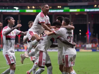 Flamengo brilha no segundo tempo, derrota Bahia e reforça liderança no Brasileirão