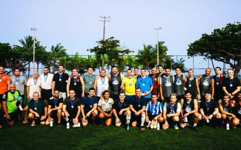 Areninha Pajuçara recebe jogo de futebol em homenagem ao Dia dos Pais com servidores da Prefeitura de Maceió
