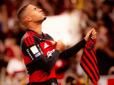 Samuel Lino brilha no Flamengo: 15 assistências e vice-artilheiro em temporada impressionante