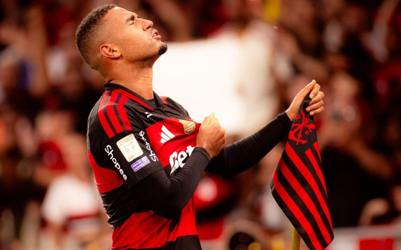 Samuel Lino brilha no Flamengo: 15 assistências e vice-artilheiro em temporada impressionante