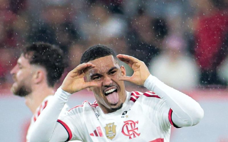 Flamengo goleia Vasco por 4 a 1 e amplia vantagem na liderança do Brasileirão sobre o Palmeiras