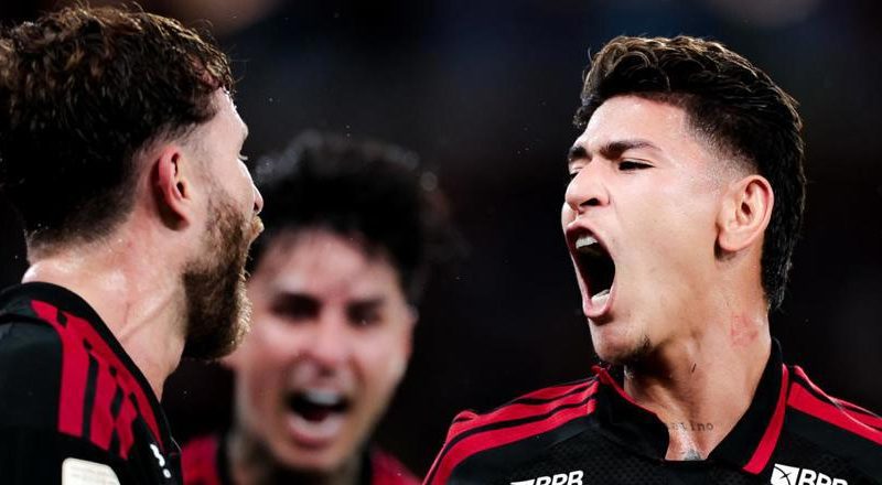 Flamengo vence Atlético-MG nos acréscimos e se mantém líder do Brasileirão