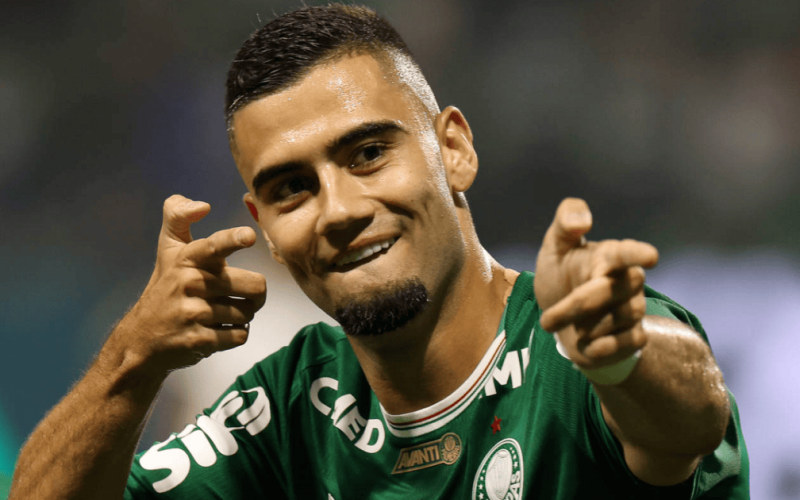 Andreas Pereira destaca importância do dérbi contra o Corinthians: "Jogo muito especial"
