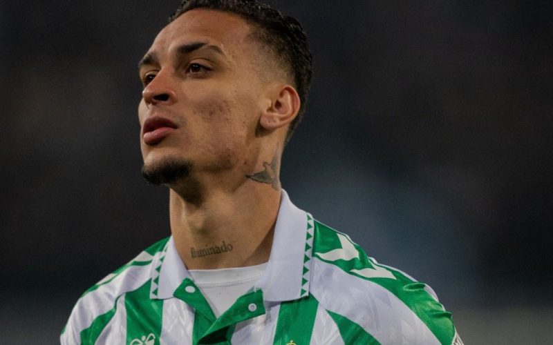Antony se pronuncia após assalto em sua casa durante jogo do Betis na Champions: "É uma sensação de insegurança"