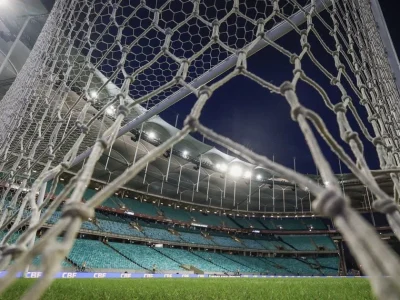 Bahia e Flamengo se enfrentam neste domingo em jogo crucial do Brasileirão; saiba onde assistir