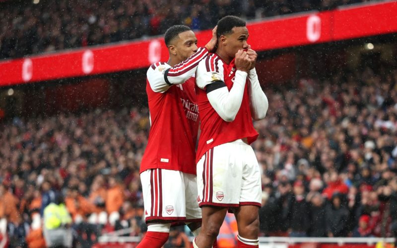 Arsenal bate Everton e se iguala ao Manchester City na luta pela liderança da Premier League
