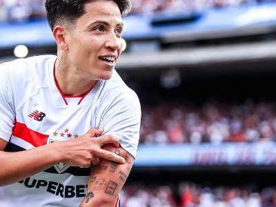 São Paulo vence Corinthians e conquista título histórico no Brasileirão Feminino, destacando a evolução do futebol mulher no Brasil