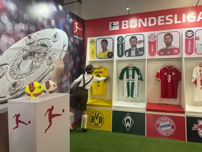 Bundesliga anima Oktoberfest em Blumenau com ex-jogadores e atividades interativas para os torcedores