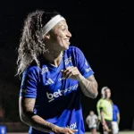 Byanca Brasil brilha com hat-trick e classifica Cruzeiro na Libertadores Feminina