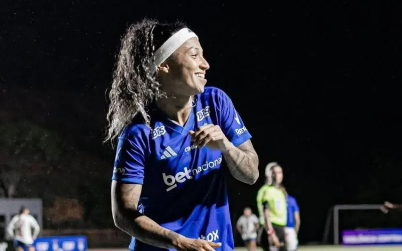 Byanca Brasil brilha com hat-trick e classifica Cruzeiro na Libertadores Feminina