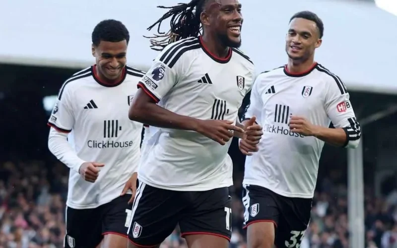 Fulham conquista primeira vitória na Premier League com gol de Iwobi sobre o Hull City